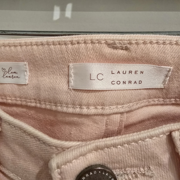 Lauren Conrad Women's Soft Pink Distressed Jeans Heart Patch Feature Ankle Sz 4 - Picture 4 of 6
